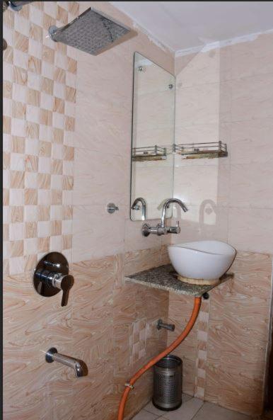 Ar Grand Hotel Раджгир Экстерьер фото